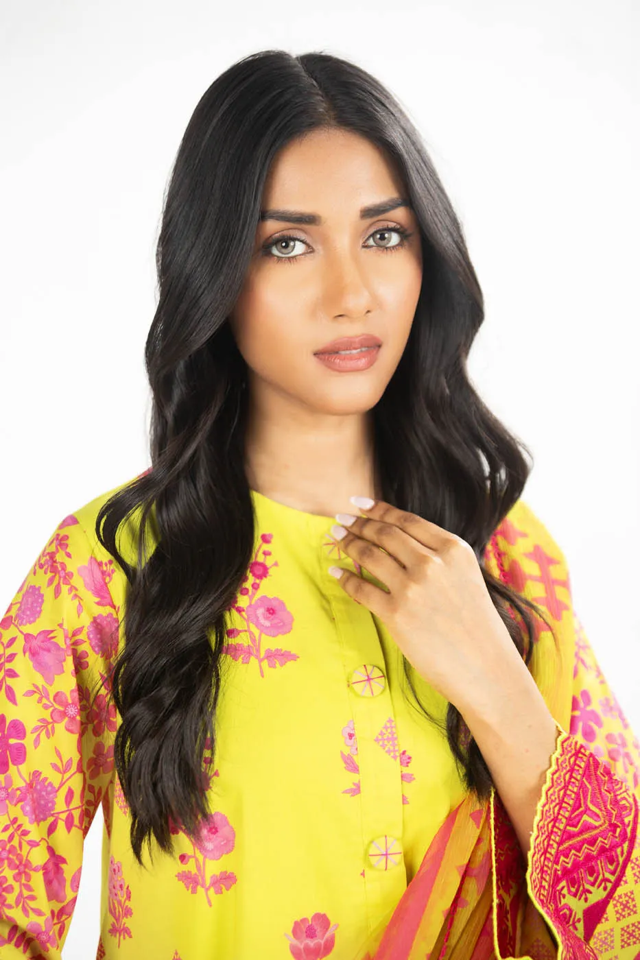 3 Pc Embroidered Lawn Suit With Chiffon Dupatta