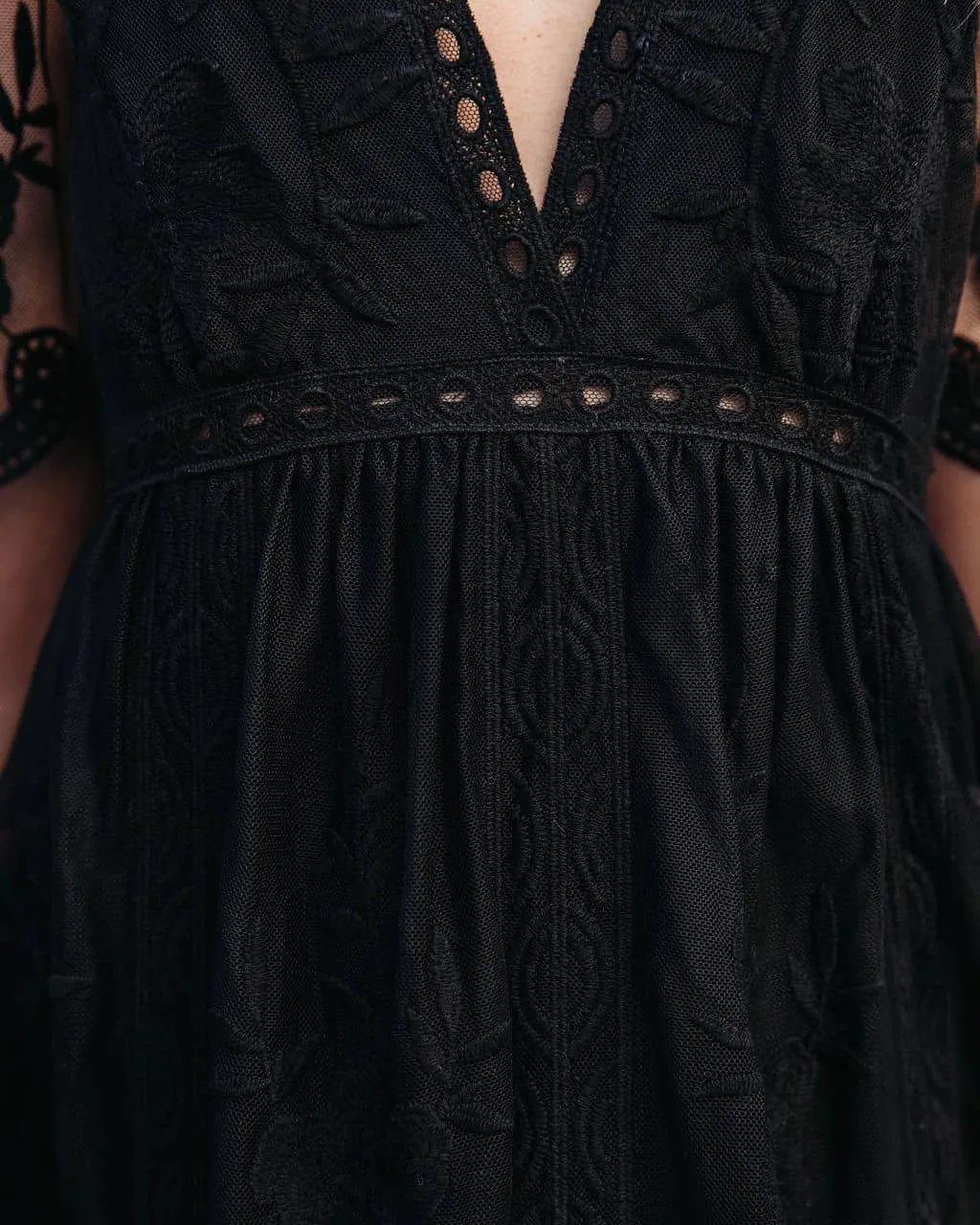 Lace long sleeve V-neck solid color dress