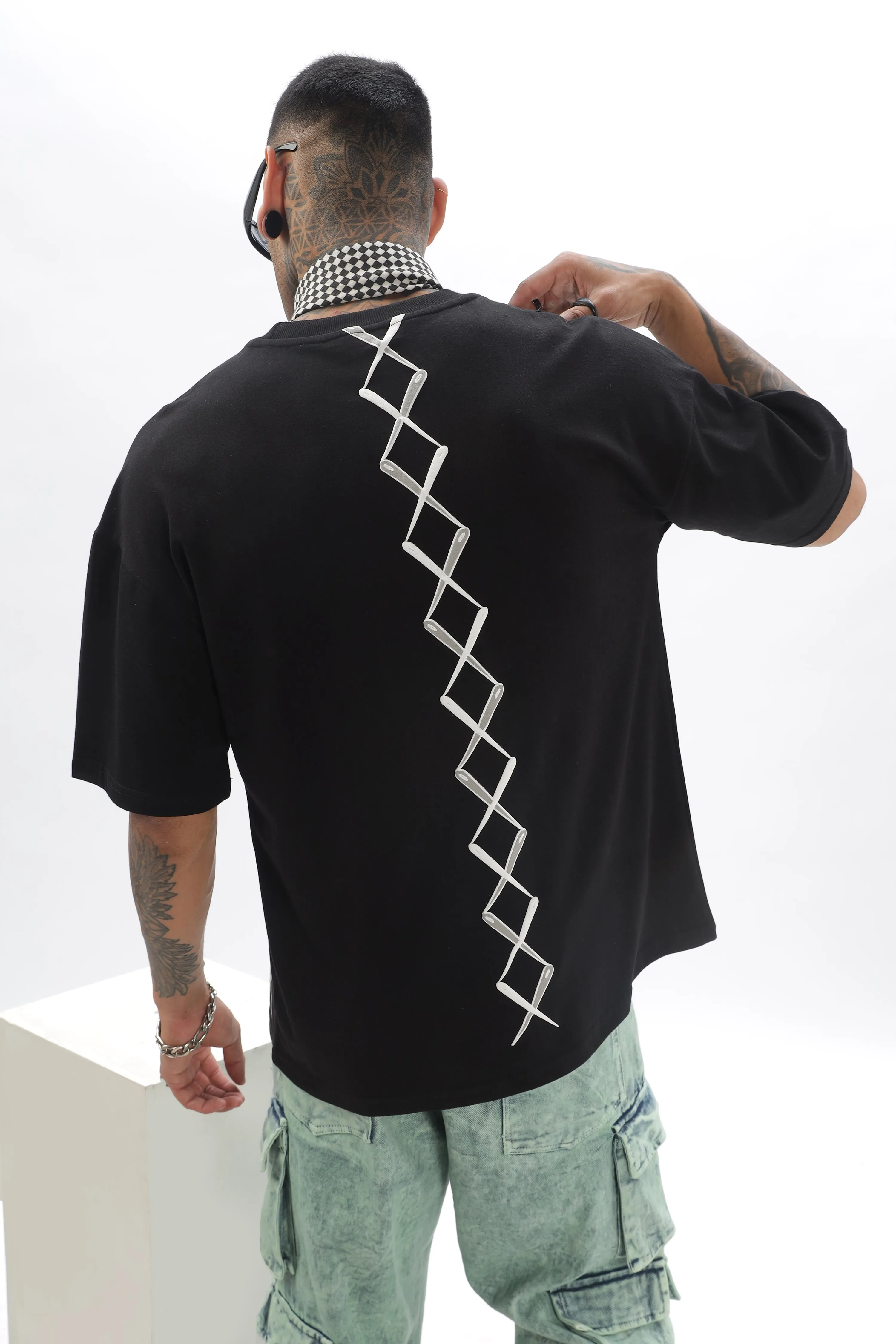 Spineline Black Dropshoulder T-Shirt